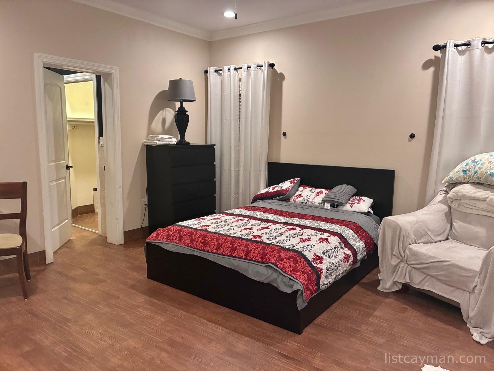 Spacious 1 bedroom Apartment, Beach Bay
