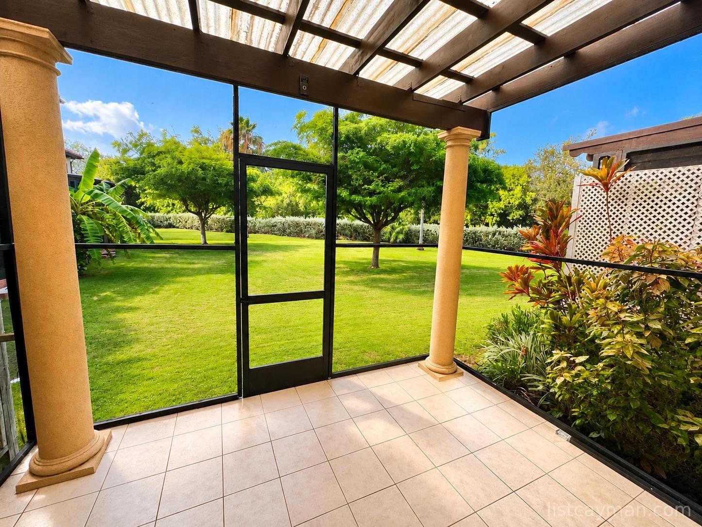 Hilton Estates 3 bed townhome & Pool George Town photo 3