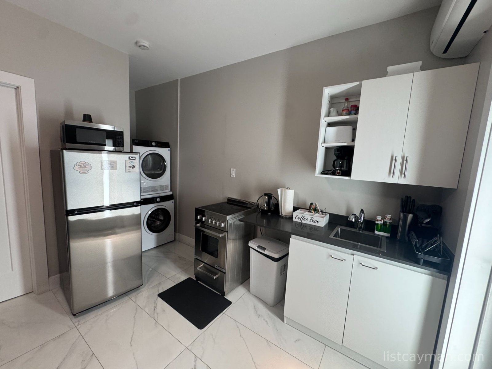 Modern 1 bed Condo photo 2