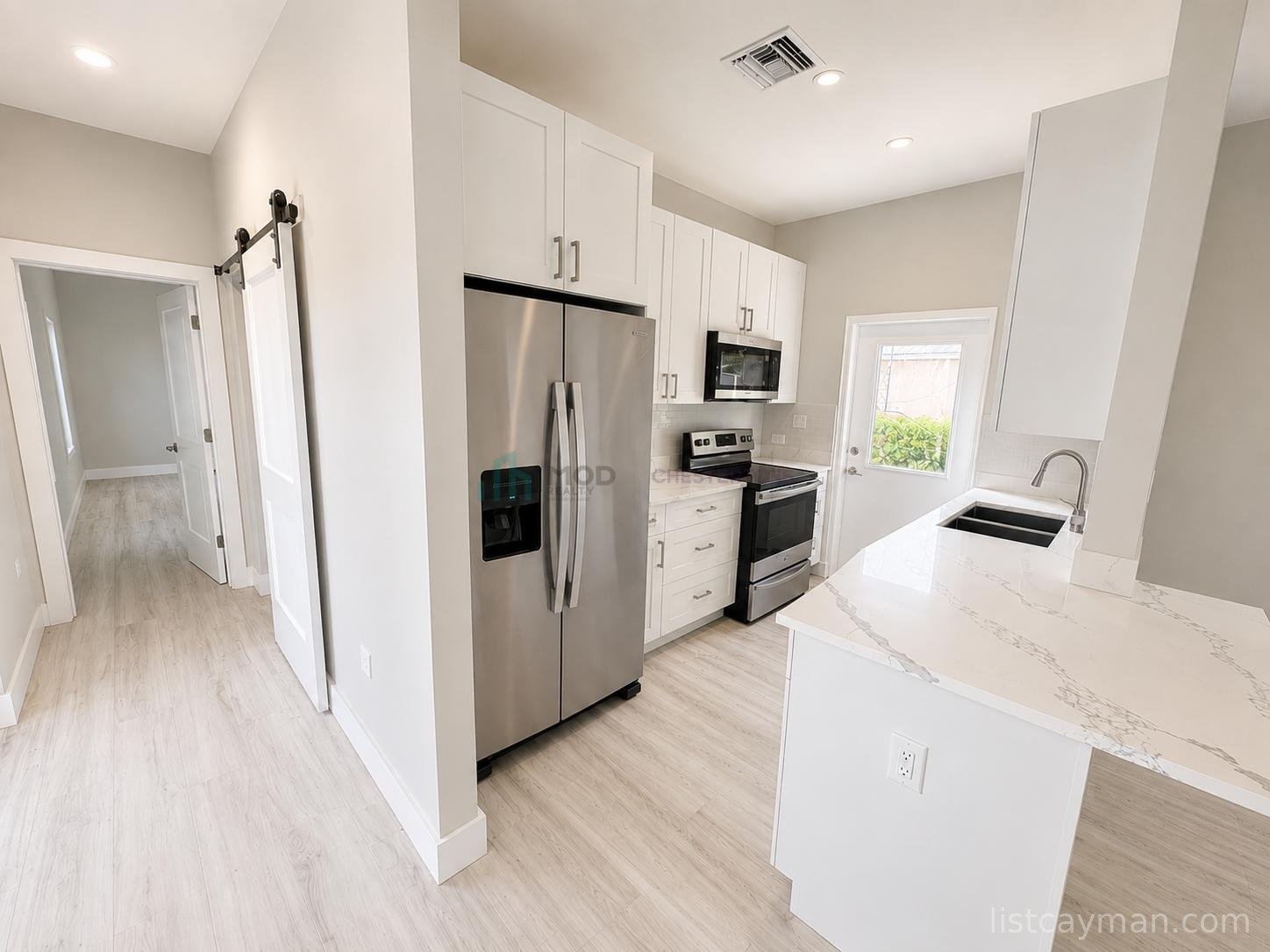 Brand New Spacious 3 bed 2 bath Duplex, Carmen Blvd photo 5