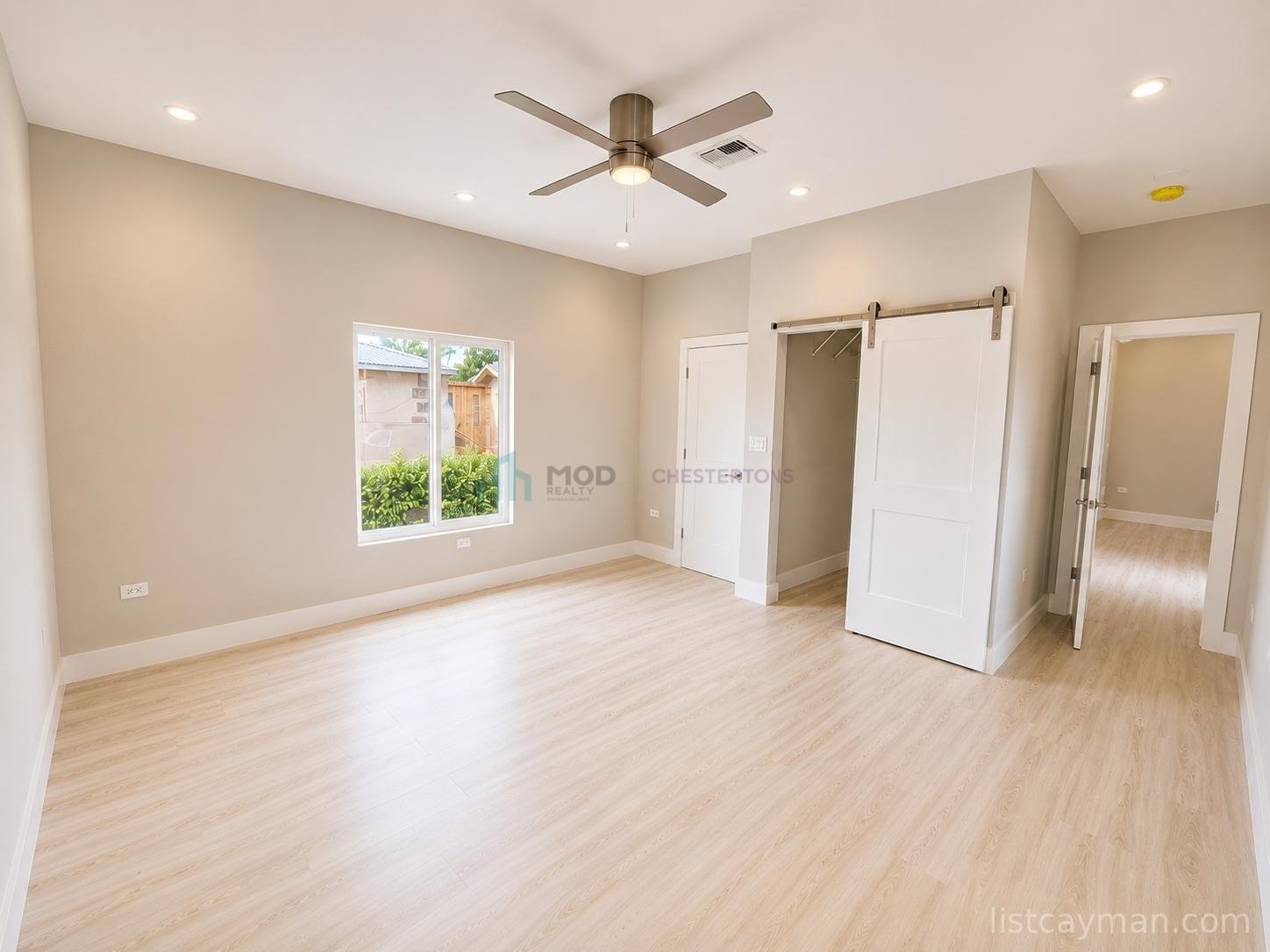 Brand New Spacious 3 bed 2 bath Duplex, Carmen Blvd photo 3