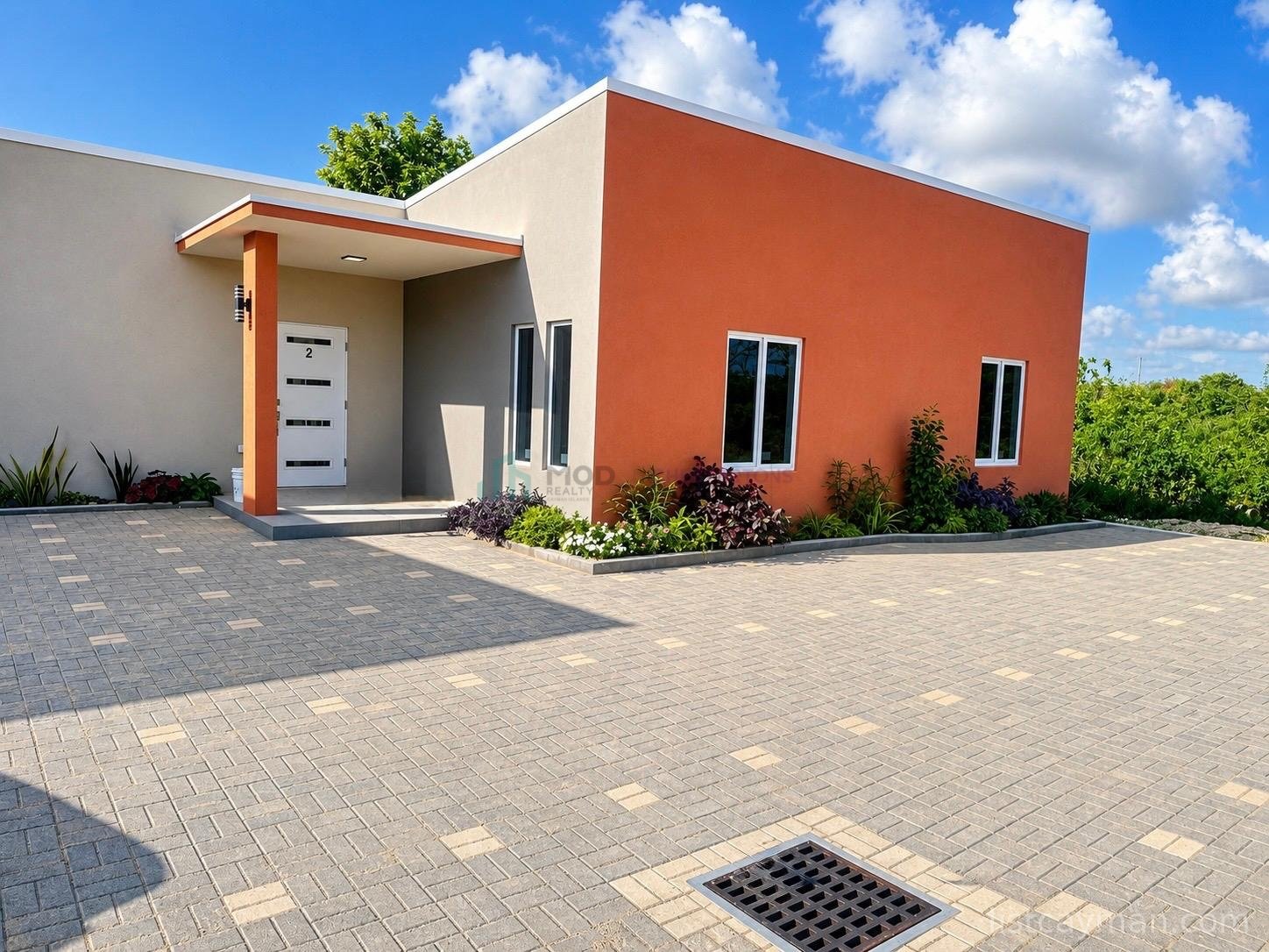 Brand New Spacious 3 bed 2 bath Duplex, Carmen Blvd