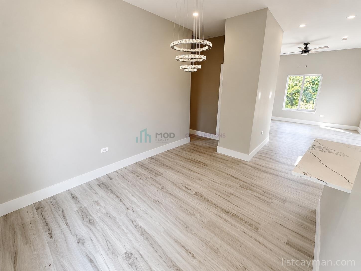 Brand New Spacious 3 bed 2 bath Duplex, Carmen Blvd photo 4