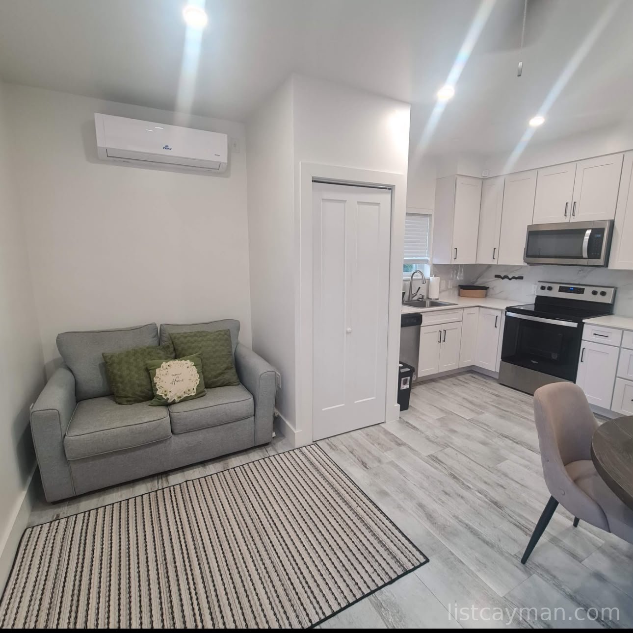 Foxtail Courts 2 bed 2 bath Condo photo 2