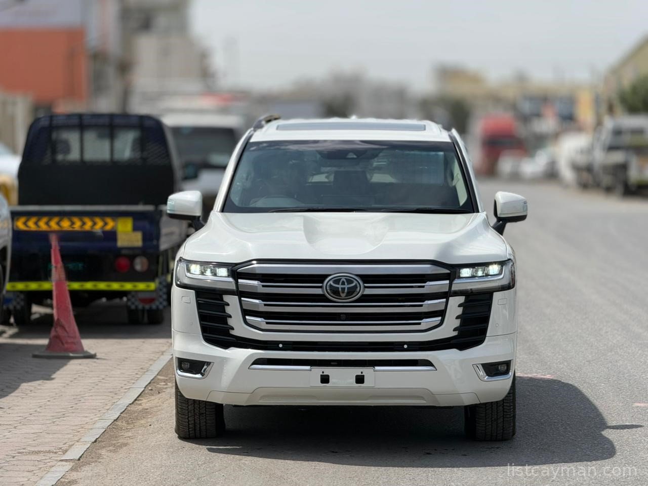 TOYOTA LAND CRUISER 2022 | (RIGHT-HAND-DRIVE | JFT0216)  BODY: SUV  FUEL: Diesel YEAR: 2022 TRANSMISSION: Automatic DRIVE: 4WD ENGINE: 3300CC MILEAGE: 17,307 KM SEATS: 7 DOORS: 5 COLOR: White STEERING: RHD